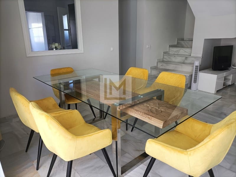 4 soveværelse Byhus til leje i Estepona med swimmingpool - € 3.900 (Ref: 9626224)