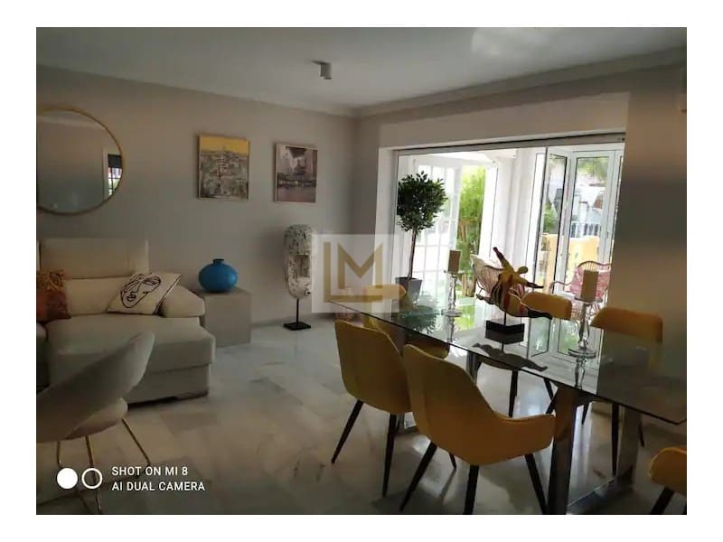 4 soveværelse Byhus til leje i Estepona med swimmingpool - € 3.900 (Ref: 9626224)