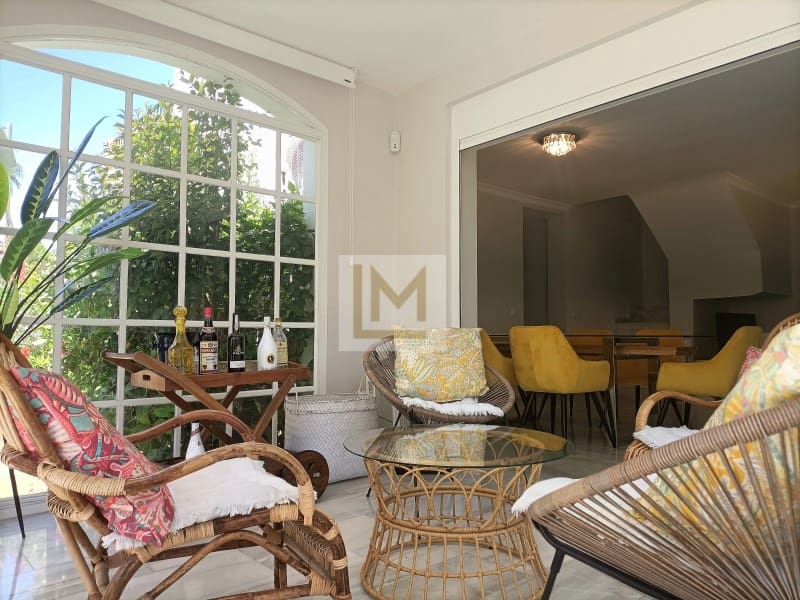 4 soveværelse Byhus til leje i Estepona med swimmingpool - € 3.900 (Ref: 9626224)