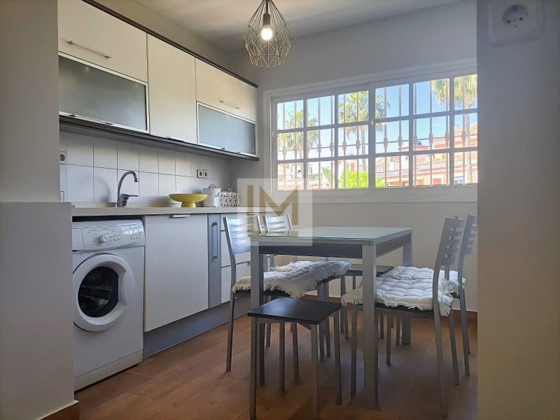 4 soveværelse Byhus til leje i Estepona med swimmingpool - € 3.900 (Ref: 9626224)