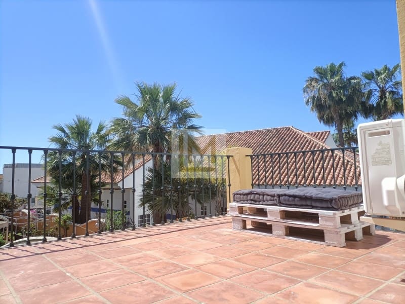 4 soveværelse Byhus til leje i Estepona med swimmingpool - € 3.900 (Ref: 9626224)