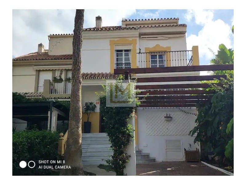 4 soveværelse Byhus til leje i Estepona med swimmingpool - € 3.900 (Ref: 9626224)