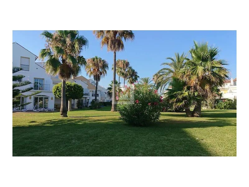 4 soveværelse Byhus til leje i Estepona med swimmingpool - € 3.900 (Ref: 9626224)