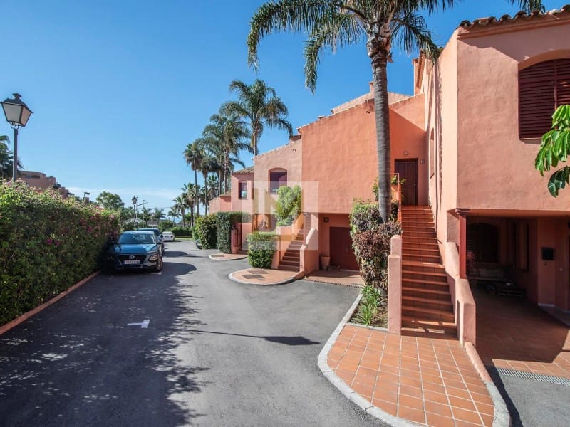 2 sypialnia Apartament na sprzedaż w Estepona z basenem garażem - 318 000 € (Ref: 9626225)