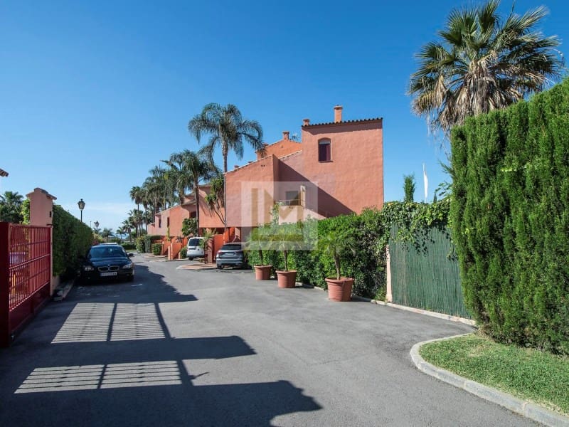 2 sypialnia Apartament na sprzedaż w Estepona z basenem garażem - 318 000 € (Ref: 9626225)