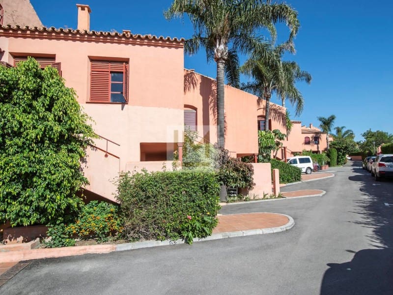 2 sypialnia Apartament na sprzedaż w Estepona z basenem garażem - 318 000 € (Ref: 9626225)