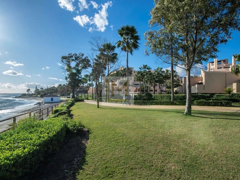 2 sypialnia Apartament na sprzedaż w Estepona z basenem garażem - 318 000 € (Ref: 9626225)