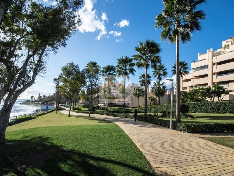 2 sypialnia Apartament na sprzedaż w Estepona z basenem garażem - 318 000 € (Ref: 9626225)