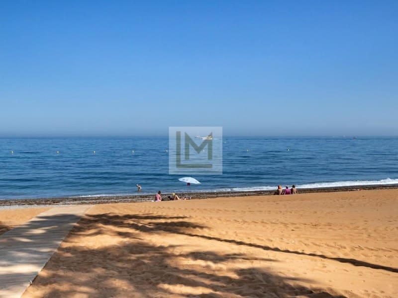 3 camera da letto Appartamento sulla Spiaggia da affittare in San Pedro de Alcantara con piscina garage - 3.500 € (Rif: 9626227)