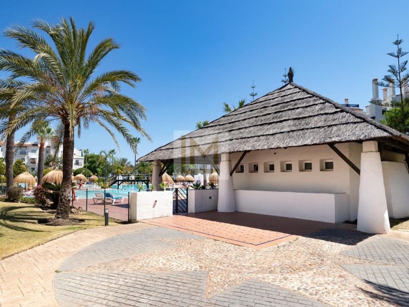 3 camera da letto Appartamento sulla Spiaggia da affittare in San Pedro de Alcantara con piscina garage - 3.500 € (Rif: 9626227)