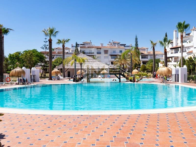 3 camera da letto Appartamento sulla Spiaggia da affittare in San Pedro de Alcantara con piscina garage - 3.500 € (Rif: 9626227)