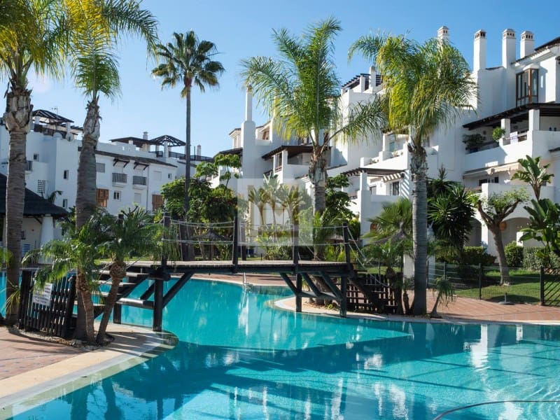 3 camera da letto Appartamento sulla Spiaggia da affittare in San Pedro de Alcantara con piscina garage - 3.500 € (Rif: 9626227)