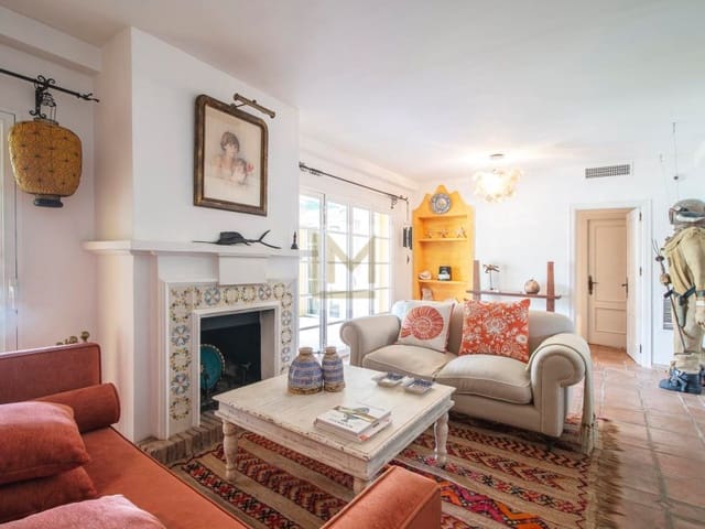 4 bedroom Villa for rent in Benamara, Estepona with pool - € 5,500 (Ref: 9626228)