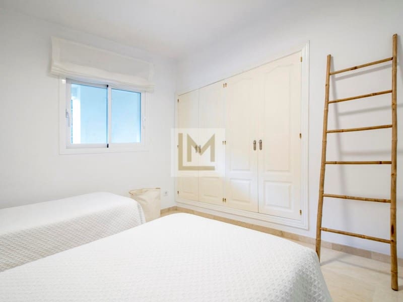 3 bedroom Apartment for rent in San Pedro de Alcantara with garage - € 2,300 (Ref: 9626229)