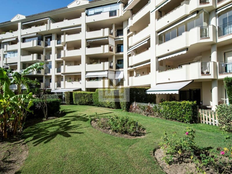 3 bedroom Apartment for rent in San Pedro de Alcantara with garage - € 2,300 (Ref: 9626229)