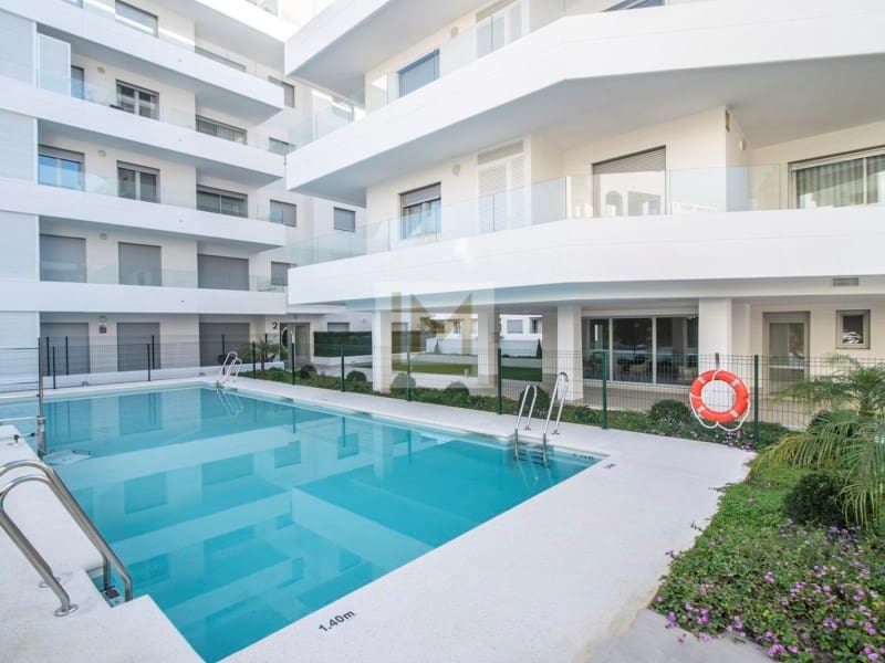 3 soveværelse Lejlighed til leje i Nueva Andalucia med swimmingpool garage - € 2.700 (Ref: 9626231)