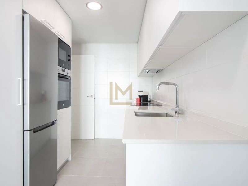 3 soveværelse Lejlighed til leje i Nueva Andalucia med swimmingpool garage - € 2.700 (Ref: 9626231)