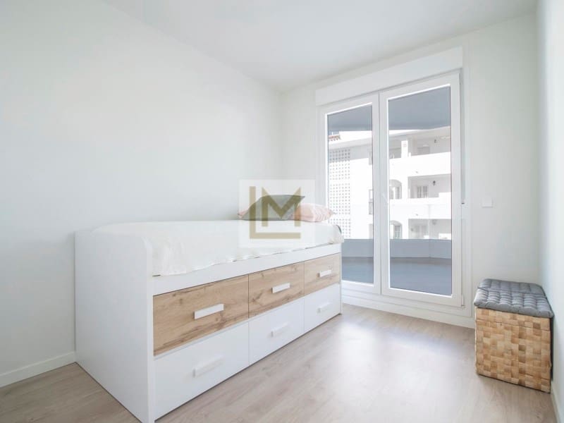 3 soveværelse Lejlighed til leje i Nueva Andalucia med swimmingpool garage - € 2.700 (Ref: 9626231)