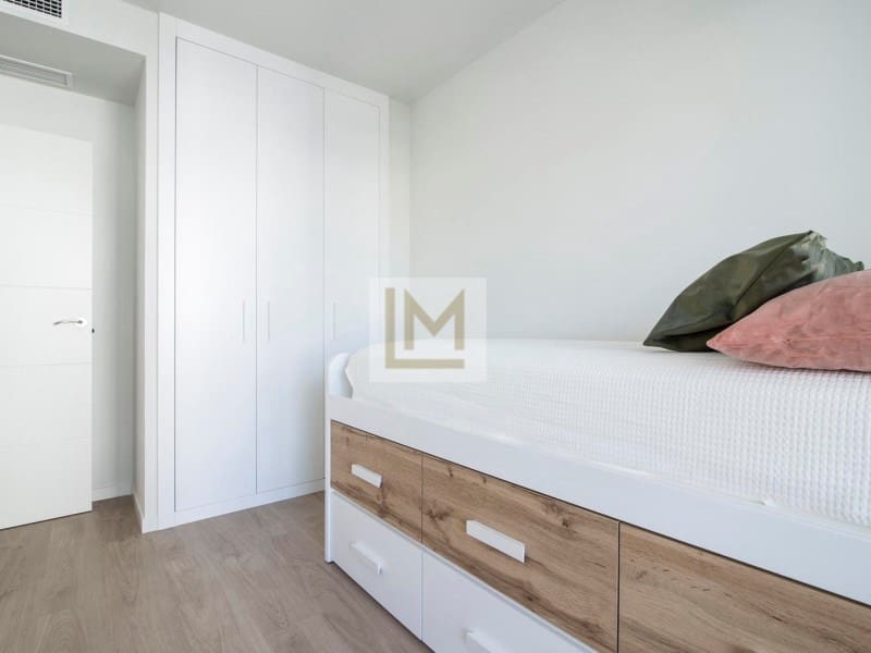 3 soveværelse Lejlighed til leje i Nueva Andalucia med swimmingpool garage - € 2.700 (Ref: 9626231)