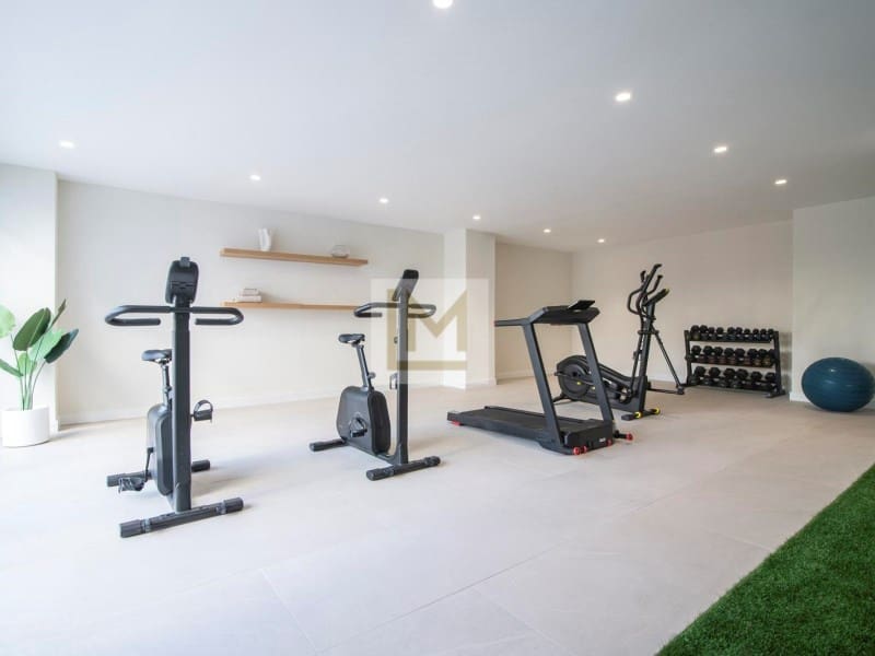 3 soveværelse Lejlighed til leje i Nueva Andalucia med swimmingpool garage - € 2.700 (Ref: 9626231)