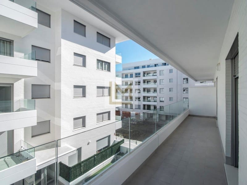 3 soveværelse Lejlighed til leje i Nueva Andalucia med swimmingpool garage - € 2.700 (Ref: 9626231)