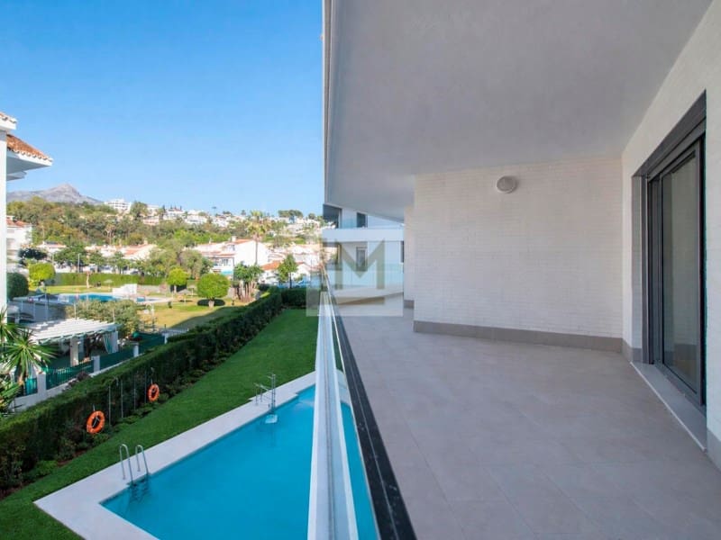 3 soveværelse Lejlighed til leje i Nueva Andalucia med swimmingpool garage - € 2.700 (Ref: 9626231)