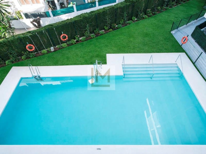 3 soveværelse Lejlighed til leje i Nueva Andalucia med swimmingpool garage - € 2.700 (Ref: 9626231)