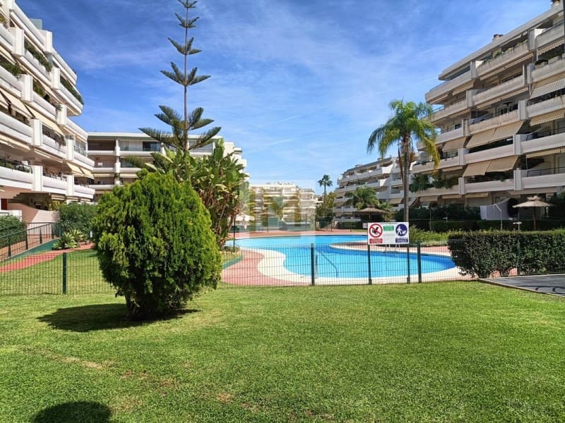 Apartamento de 3 habitaciones en San Pedro de Alcantara en venta con piscina garaje - 460.000 € (Ref: 9626233)