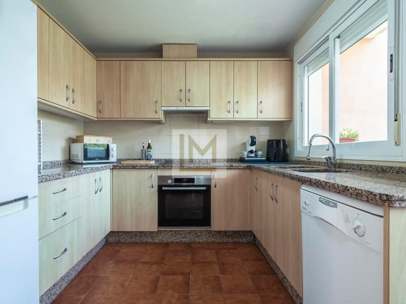 3 chambre Villa/Maison Semi-Mitoyenne à vendre à Estepona avec piscine garage - 390 000 € (Ref: 9626235)