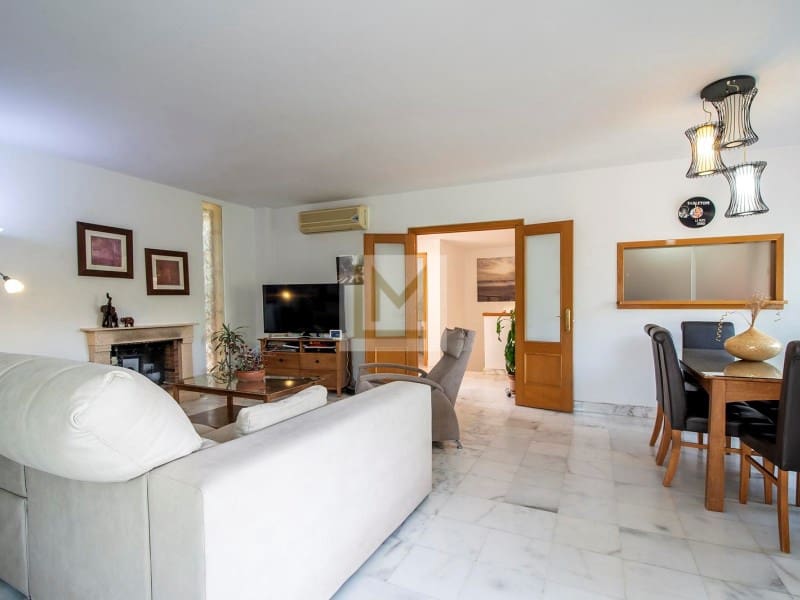 3 chambre Villa/Maison Semi-Mitoyenne à vendre à Estepona avec piscine garage - 390 000 € (Ref: 9626235)