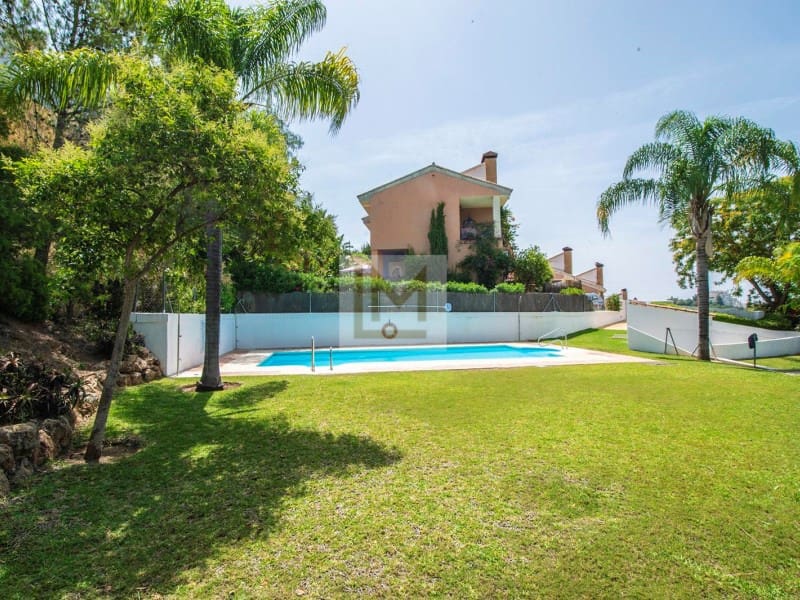 3 chambre Villa/Maison Semi-Mitoyenne à vendre à Estepona avec piscine garage - 390 000 € (Ref: 9626235)