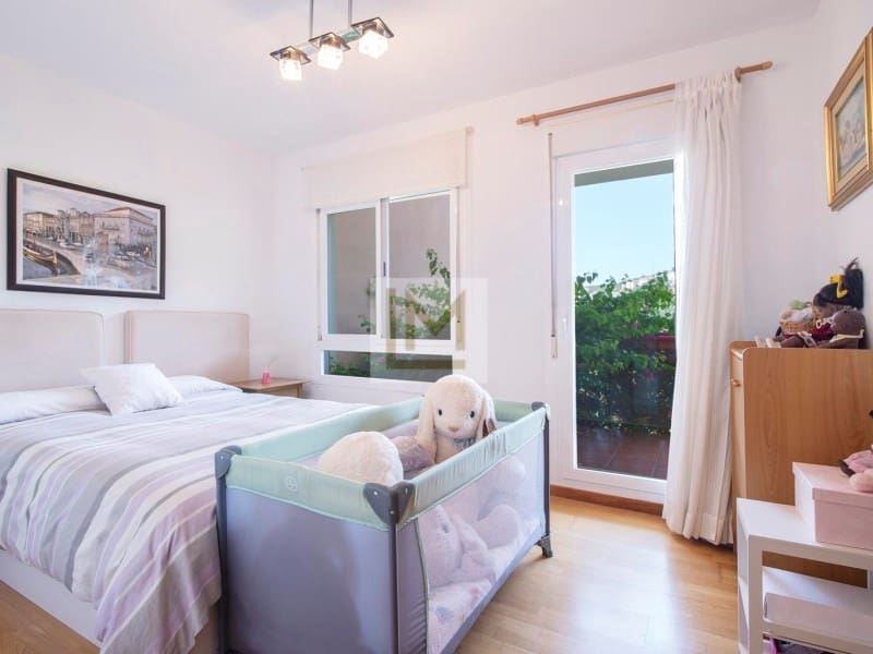 3 chambre Villa/Maison Semi-Mitoyenne à vendre à Estepona avec piscine garage - 390 000 € (Ref: 9626235)