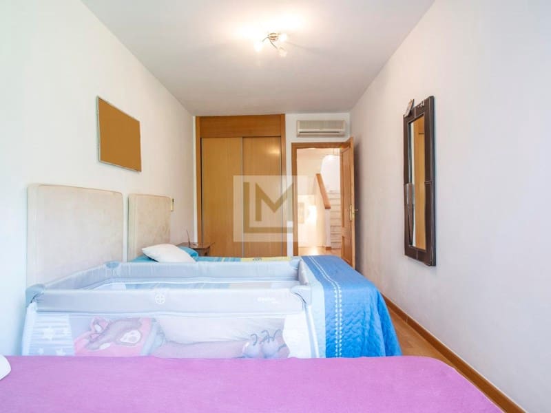 3 chambre Villa/Maison Semi-Mitoyenne à vendre à Estepona avec piscine garage - 390 000 € (Ref: 9626235)