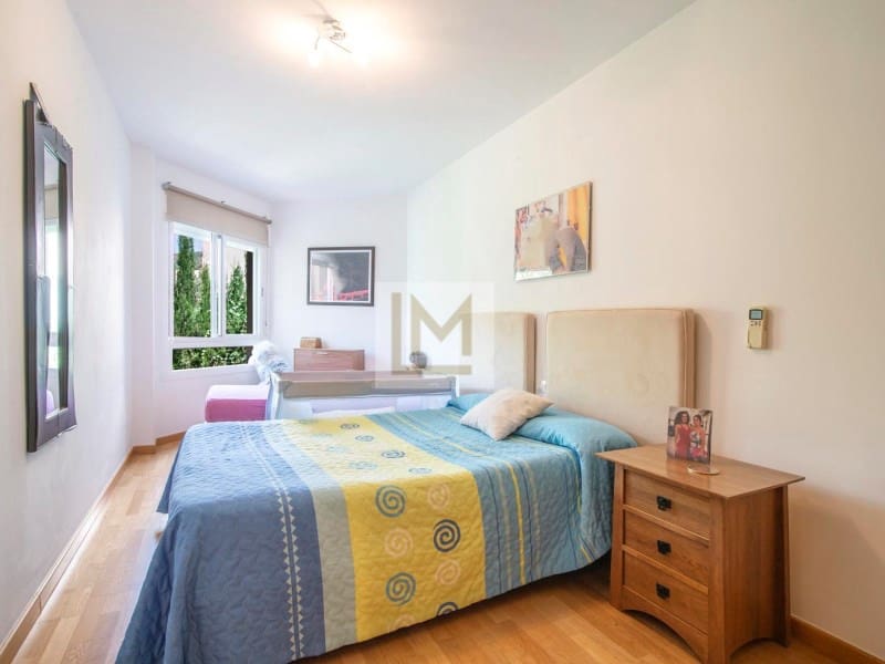 3 chambre Villa/Maison Semi-Mitoyenne à vendre à Estepona avec piscine garage - 390 000 € (Ref: 9626235)