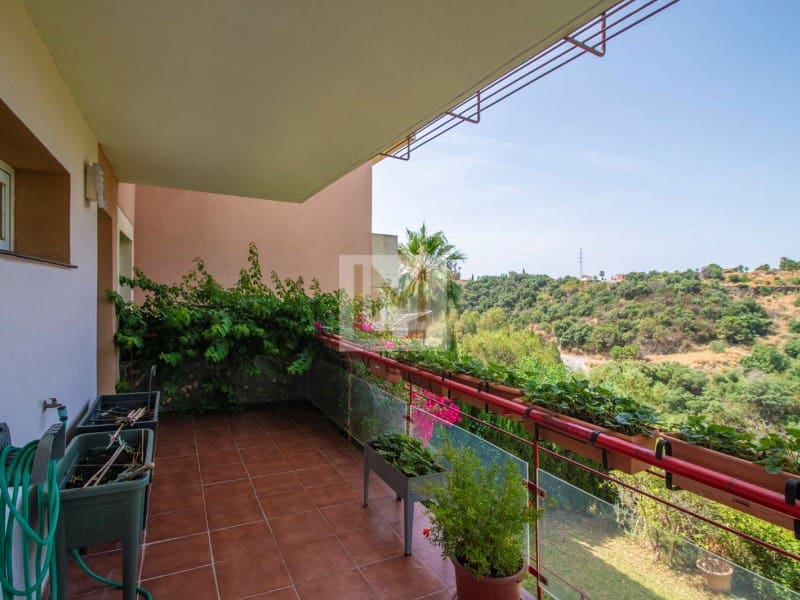 3 chambre Villa/Maison Semi-Mitoyenne à vendre à Estepona avec piscine garage - 390 000 € (Ref: 9626235)