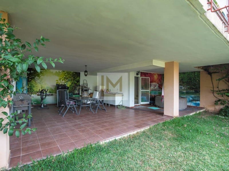 3 chambre Villa/Maison Semi-Mitoyenne à vendre à Estepona avec piscine garage - 390 000 € (Ref: 9626235)