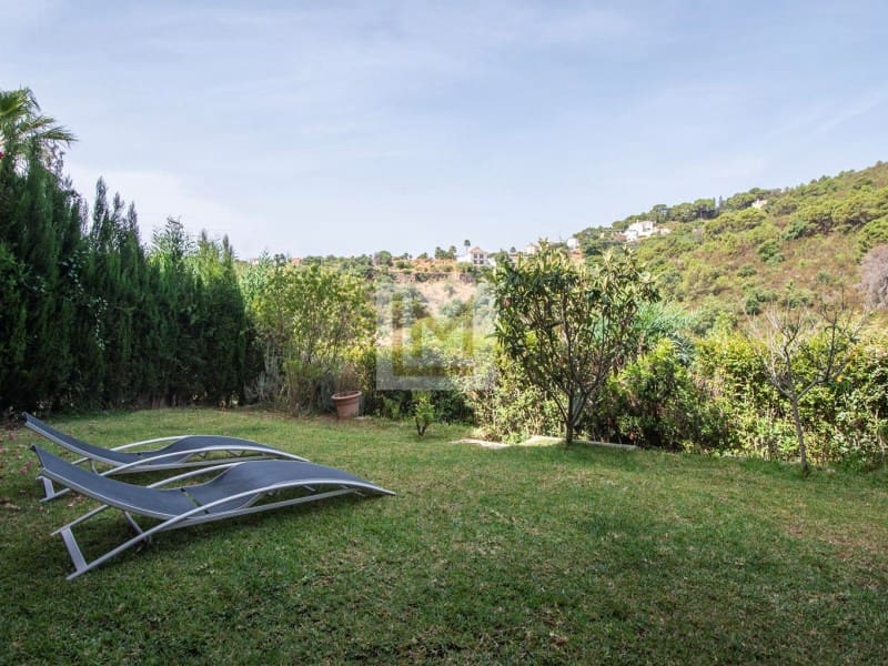 3 chambre Villa/Maison Semi-Mitoyenne à vendre à Estepona avec piscine garage - 390 000 € (Ref: 9626235)