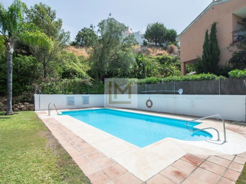 3 chambre Villa/Maison Semi-Mitoyenne à vendre à Estepona avec piscine garage - 390 000 € (Ref: 9626235)