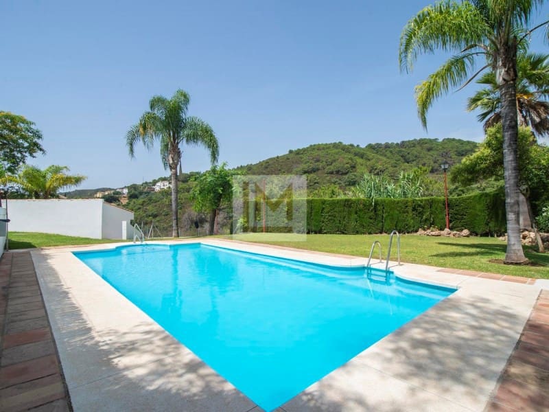 3 chambre Villa/Maison Semi-Mitoyenne à vendre à Estepona avec piscine garage - 390 000 € (Ref: 9626235)