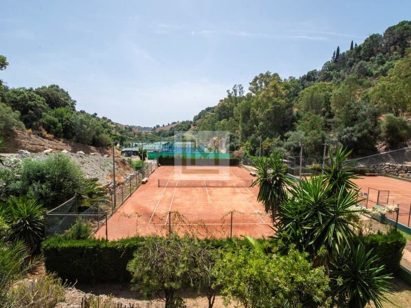 3 chambre Villa/Maison Semi-Mitoyenne à vendre à Estepona avec piscine garage - 390 000 € (Ref: 9626235)