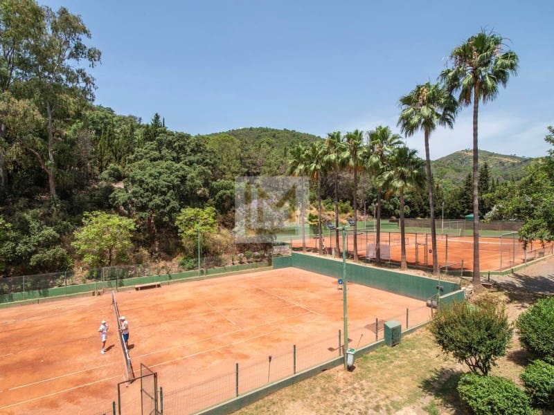 3 chambre Villa/Maison Semi-Mitoyenne à vendre à Estepona avec piscine garage - 390 000 € (Ref: 9626235)