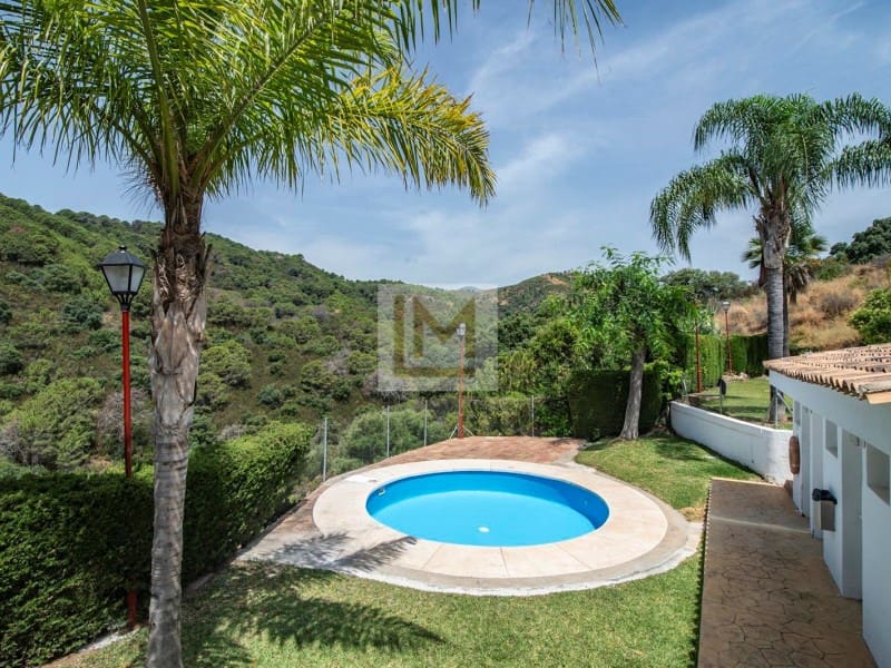 3 chambre Villa/Maison Semi-Mitoyenne à vendre à Estepona avec piscine garage - 390 000 € (Ref: 9626235)