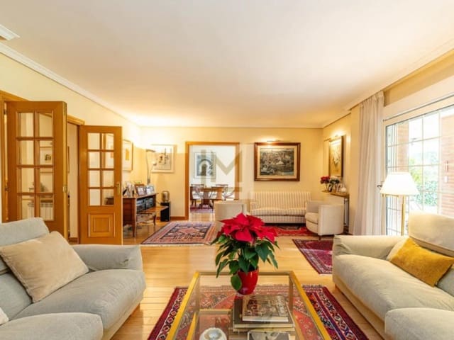 7 bedroom Villa for sale in Majadahonda with garage - € 1,790,000 (Ref: 9626236)