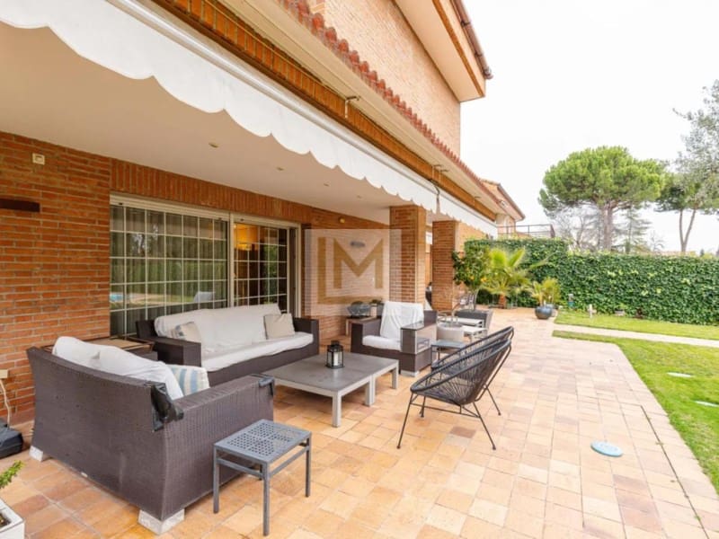 7 bedroom Villa for sale in Majadahonda with garage - € 1,790,000 (Ref: 9626236)