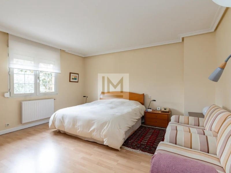 7 bedroom Villa for sale in Majadahonda with garage - € 1,790,000 (Ref: 9626236)