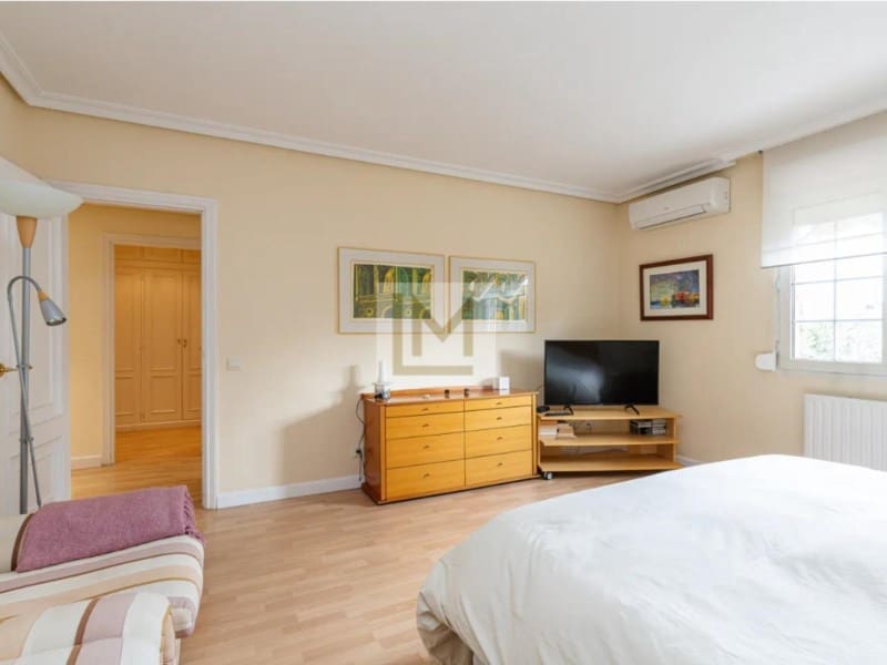 7 bedroom Villa for sale in Majadahonda with garage - € 1,790,000 (Ref: 9626236)