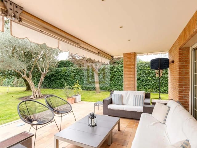 7 bedroom Villa for sale in Majadahonda with garage - € 1,790,000 (Ref: 9626236)