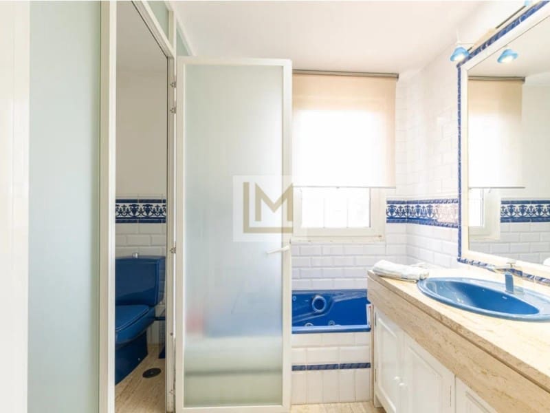 7 bedroom Villa for sale in Majadahonda with garage - € 1,790,000 (Ref: 9626236)