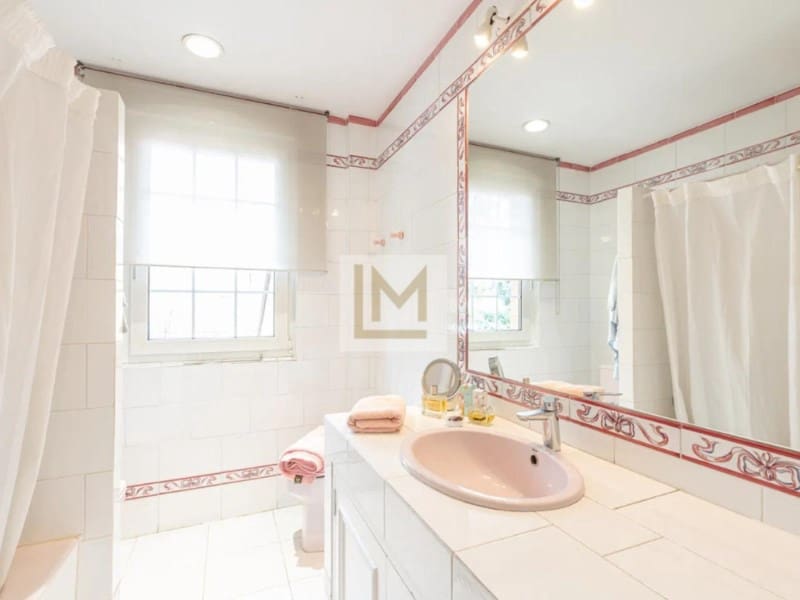 7 bedroom Villa for sale in Majadahonda with garage - € 1,790,000 (Ref: 9626236)