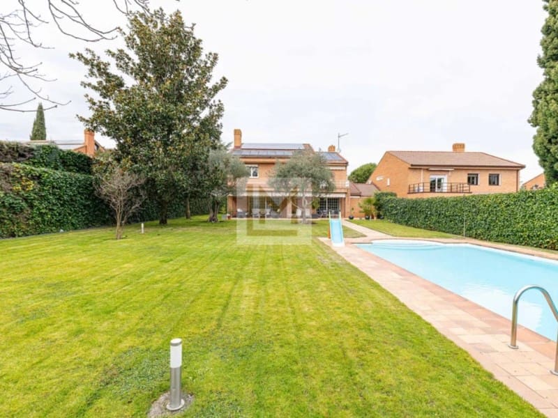 7 bedroom Villa for sale in Majadahonda with garage - € 1,790,000 (Ref: 9626236)